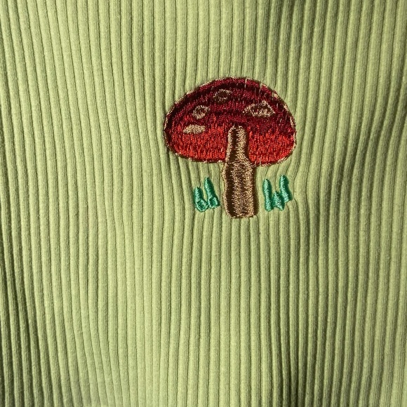 Green crop top - Picture 2 of 2